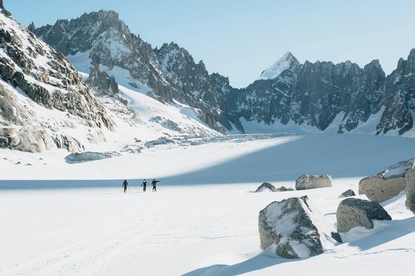 Comment organiser un séjour en Bretagne avec des ateliers de fabrication de cidre et des randonnées côtières?